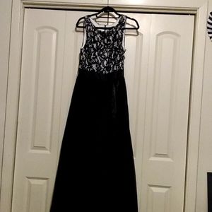 Jessica Howard 12 Sequined Lace Mesh Gown Dress formal black white with sash